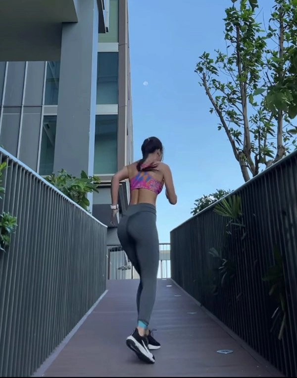 Bạn gái lâm tây diện bikini khoe vòng ba quả đào căng tràn - 19