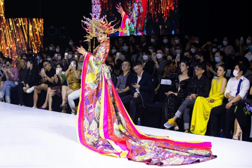 Bị chê catwalk như đuối nước chị đại vũ thu phương phục thù với cú chữa tai nạn bục đai - 8