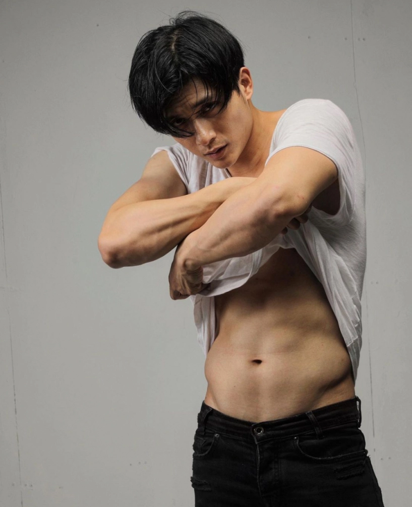 Body 6 múi của các phi công hot nhất vbiz đẹp trai có thừa vạm vỡ cũng dư - 2
