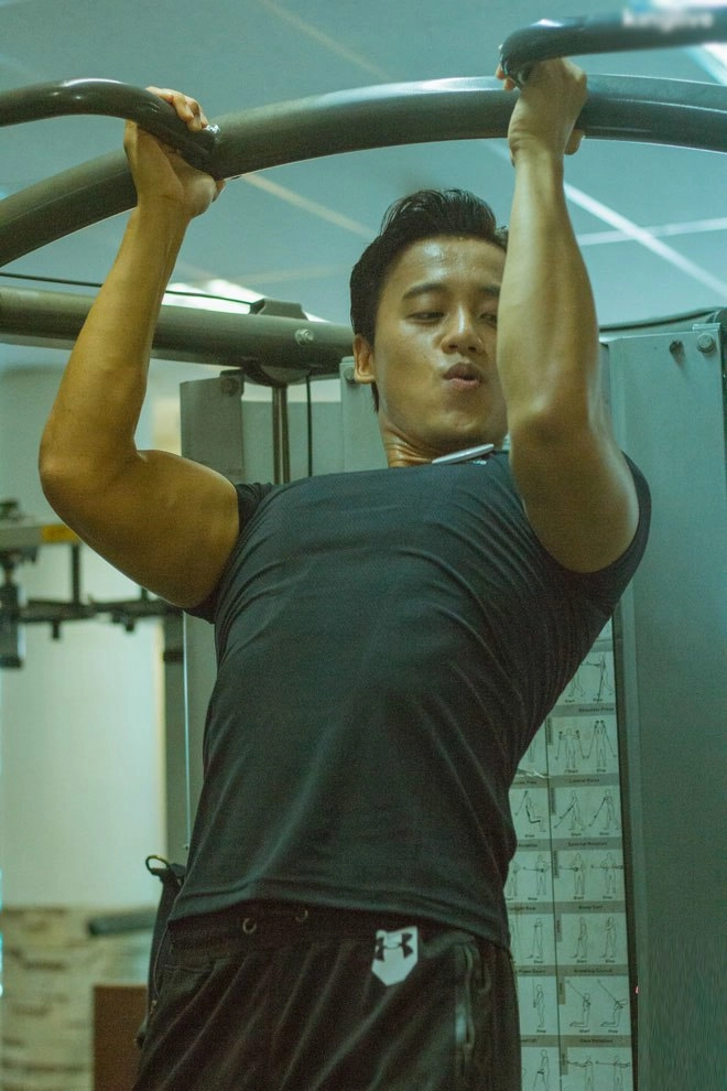 Body 6 múi của các phi công hot nhất vbiz đẹp trai có thừa vạm vỡ cũng dư - 11