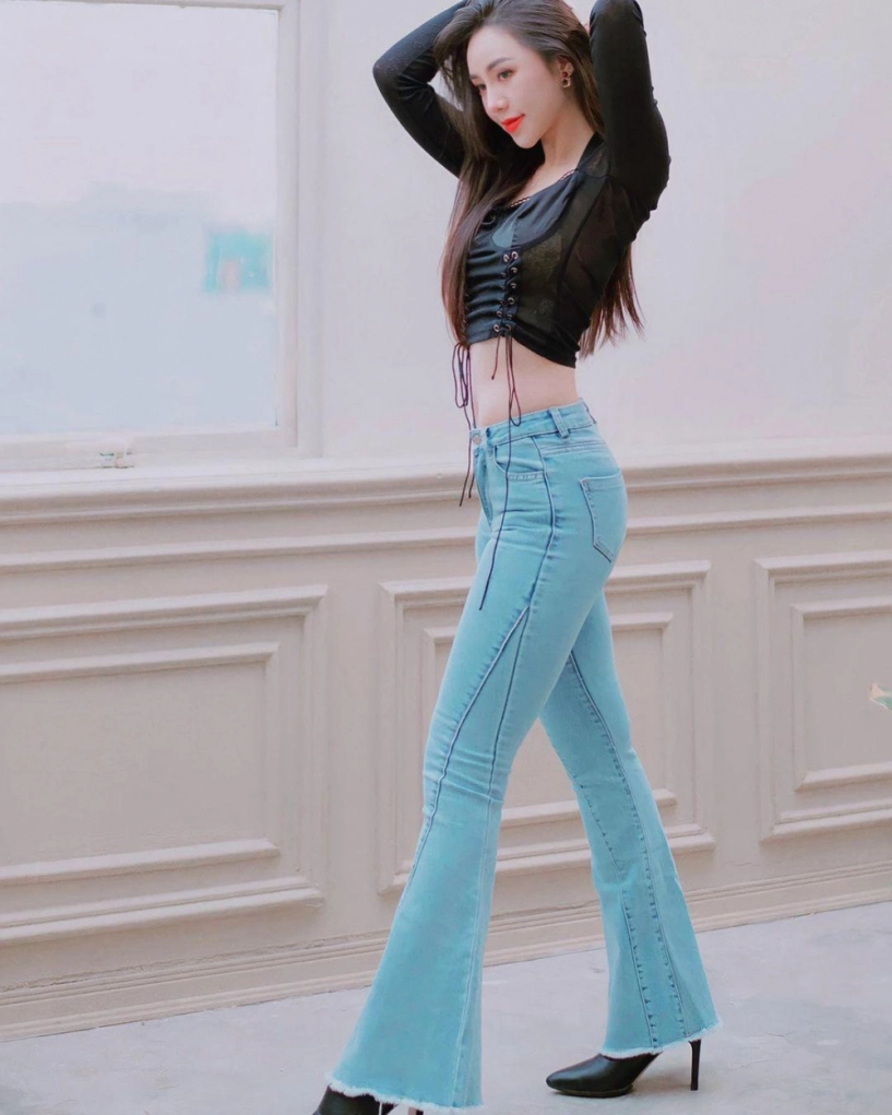 Chiếc quần cũ mèm bỗng dưng hot lại nàng công sở học sao việt kéo chân dài mét mốt - 9