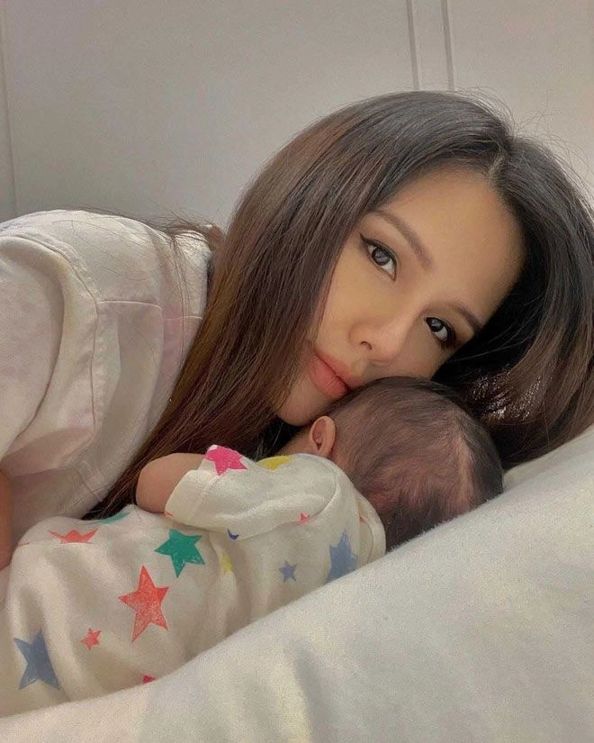 Con gái tgđ tập đoàn việt nghìn tỷ ăn thịt dát vàng từ trong bụng mẹ - 12
