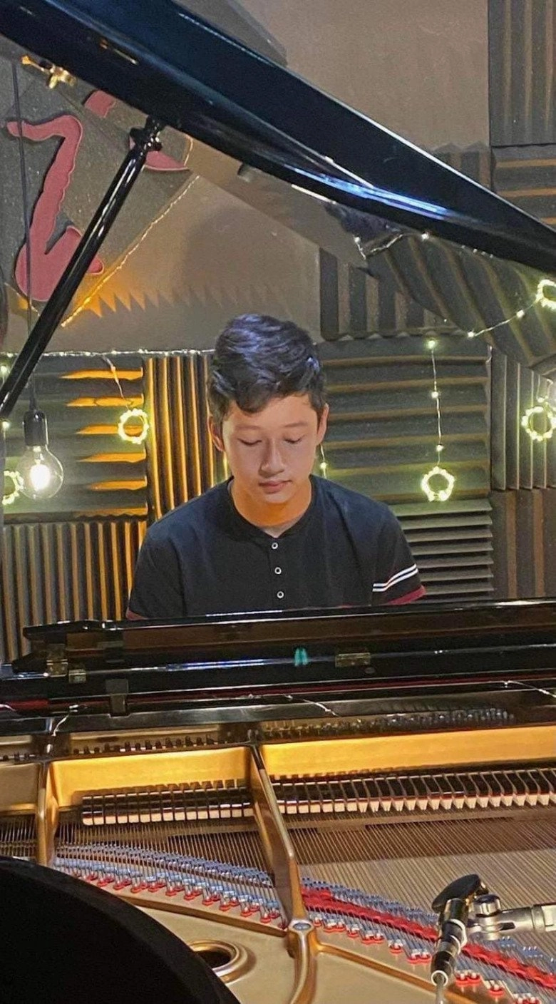 Con trai jennifer phạm quang dũng 14 tuổi rất giỏi piano được nhà sản xuất âm nhạc chốt đơn - 2