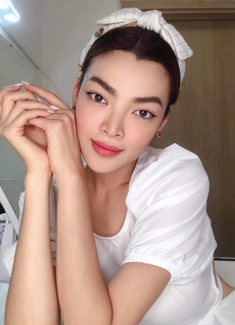 Đệ tử hoa hậu hương giang giải oan cho chiếc mũi từng bị đồn phẫu thuật thẩm mỹ - 1