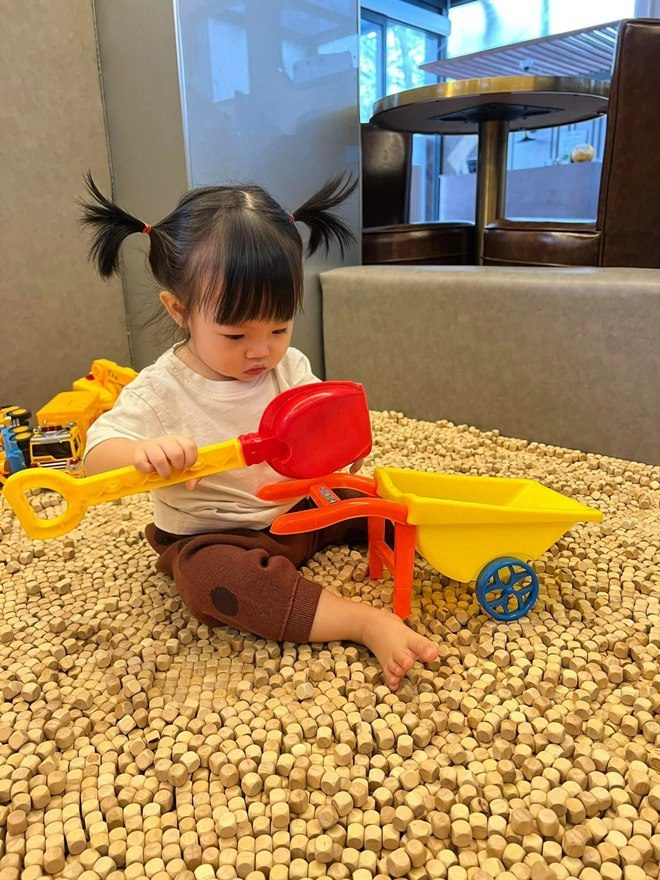 Đi tiêm phòng con gái cường đôla náo loạn bệnh viện lisa nhà hồ ngọc hà khác hẳn - 2