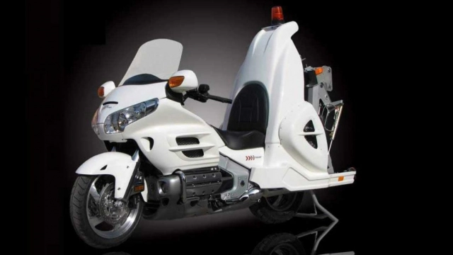 Honda goldwing được biến đổi thành mẫu xe kéo ô tô chuyên dụng - 4