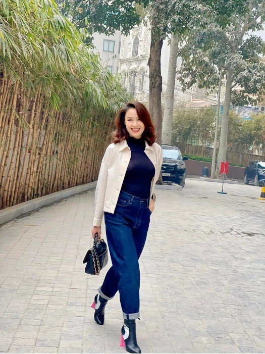 Hồng diễm đầu năm lên đồ thùng thình kín bưng nhưng vẫn nhận cơn mưa lời khen - 8