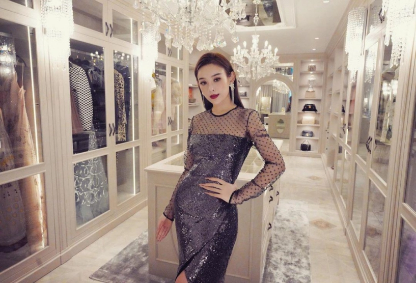 Không đeo vàng hotgirl lấy chồng đại gia xài vàng làm đẹp theo cách vương giả nhất hành tinh - 1