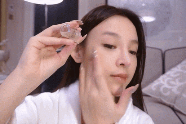 Không đeo vàng hotgirl lấy chồng đại gia xài vàng làm đẹp theo cách vương giả nhất hành tinh - 9
