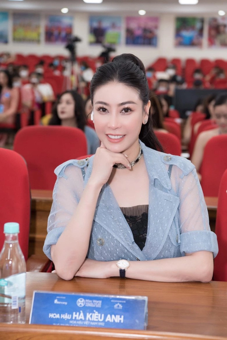 Không nhận ra nhan sắc hà kiều anh khi theo trend trang điểm mắt chớp chớp - 7
