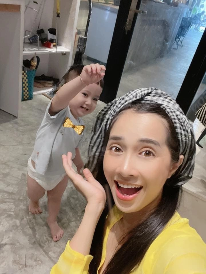 Không trụ thêm ở showbiz em gái nhã phương lấy chồng sinh quý tử sống trong biệt thự 7 tỷ - 12