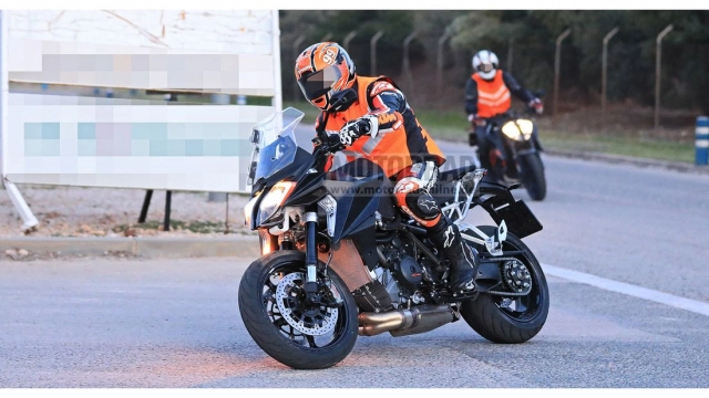 Ktm 1290 super duke gt 2021 rò rỉ thử nghiệm sẵn sàng ra mắt thực tế - 5