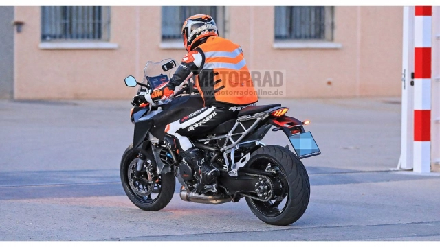 Ktm 1290 super duke gt 2021 rò rỉ thử nghiệm sẵn sàng ra mắt thực tế - 9