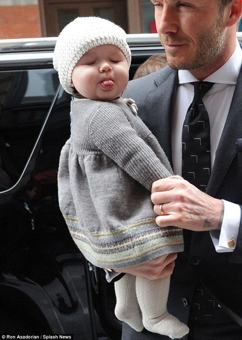 Làm phù dâu đám cưới anh trai harper beckham bị dân tình chê lớn vỡ hết nét - 9