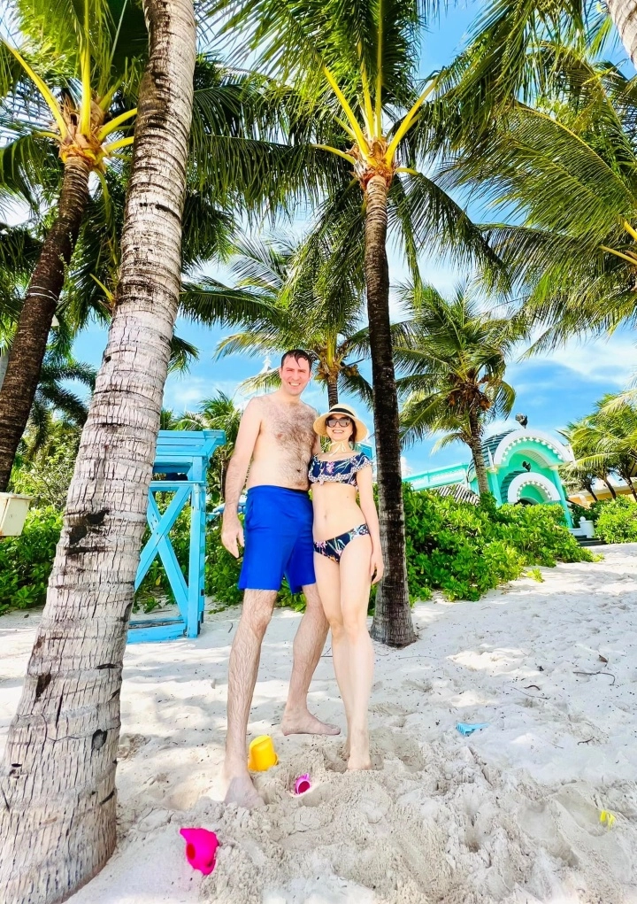 Lan phương đoan trang nấm lùn lấy chồng tây 2m chiều cao con gái nhìn xuýt xoa - 1