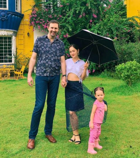 Lan phương đoan trang nấm lùn lấy chồng tây 2m chiều cao con gái nhìn xuýt xoa - 3