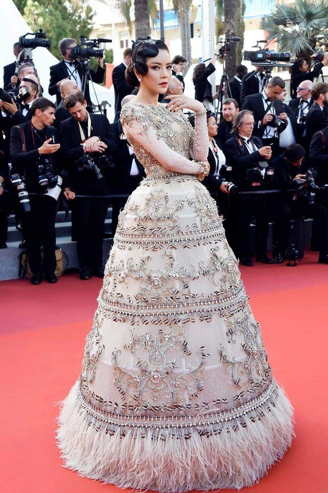 Lý nhã kỳ trở lại lhp cannes 2022 dân tình chuẩn bị được dịp ngắm loạt váy áo tiền tỷ - 10
