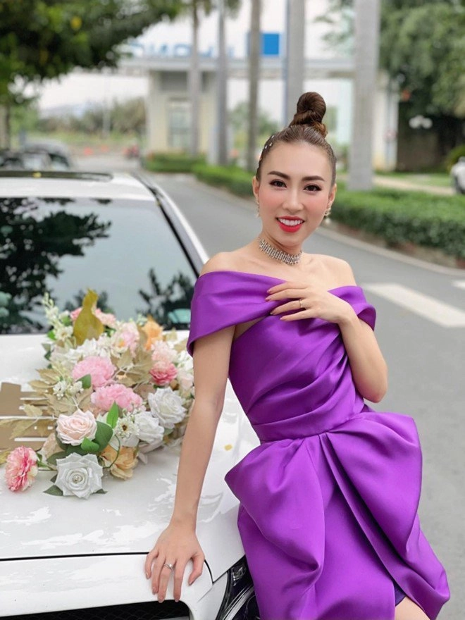 Mẹ sài gòn 2 con vẫn đẹp sang chảnh hóa ra là chị ruột ngọc nữ màn ảnh việt - 2