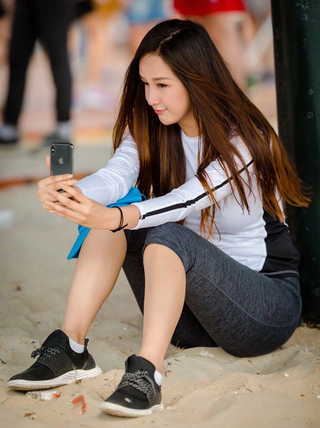 Mới ngày nào đi chạy bộ vòng 2 ngấn mỡ mai phương thuý giờ có eo thon bụng nổi múi - 12