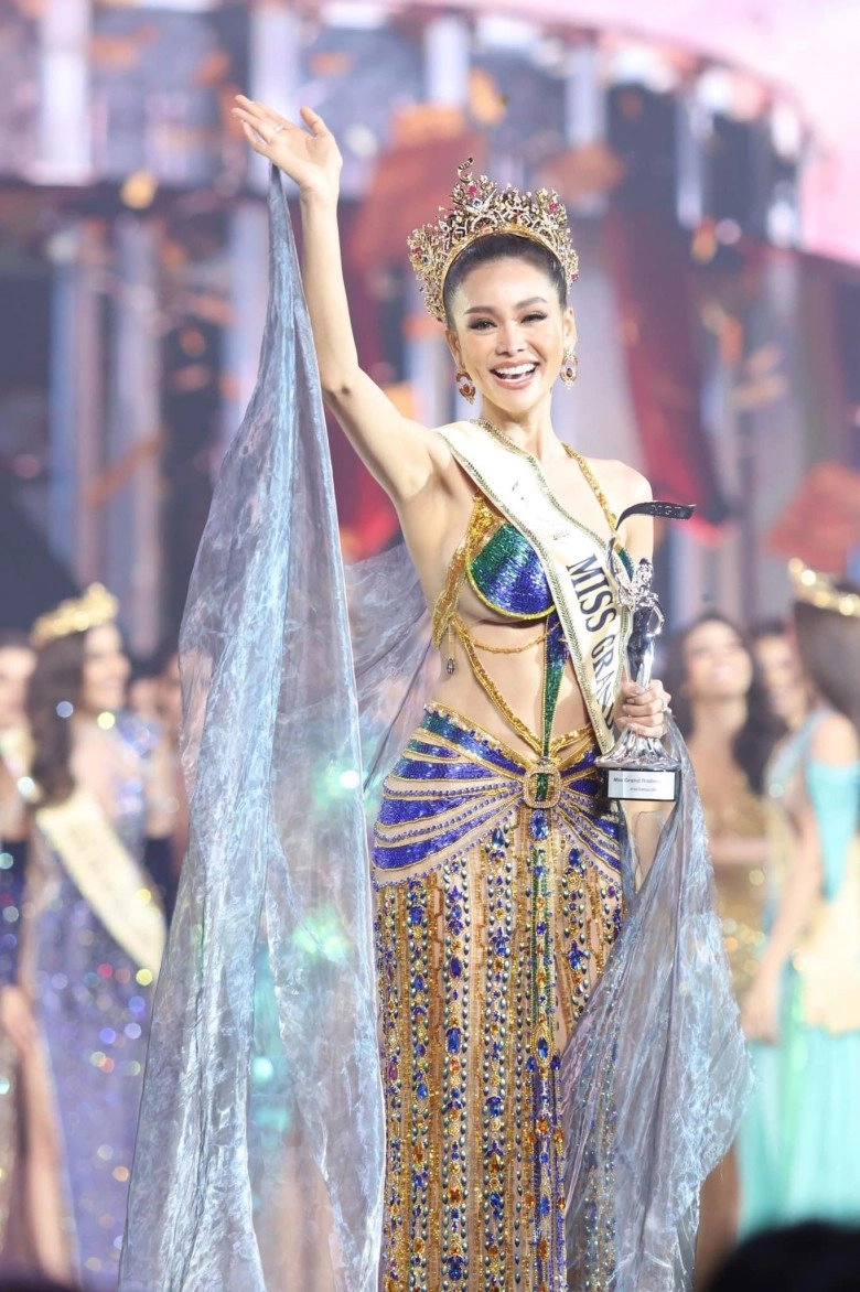 Nàng hậu mới đăng quang lịch sử dao kéo bị lật lại đầy trên mạng xã hội - 1