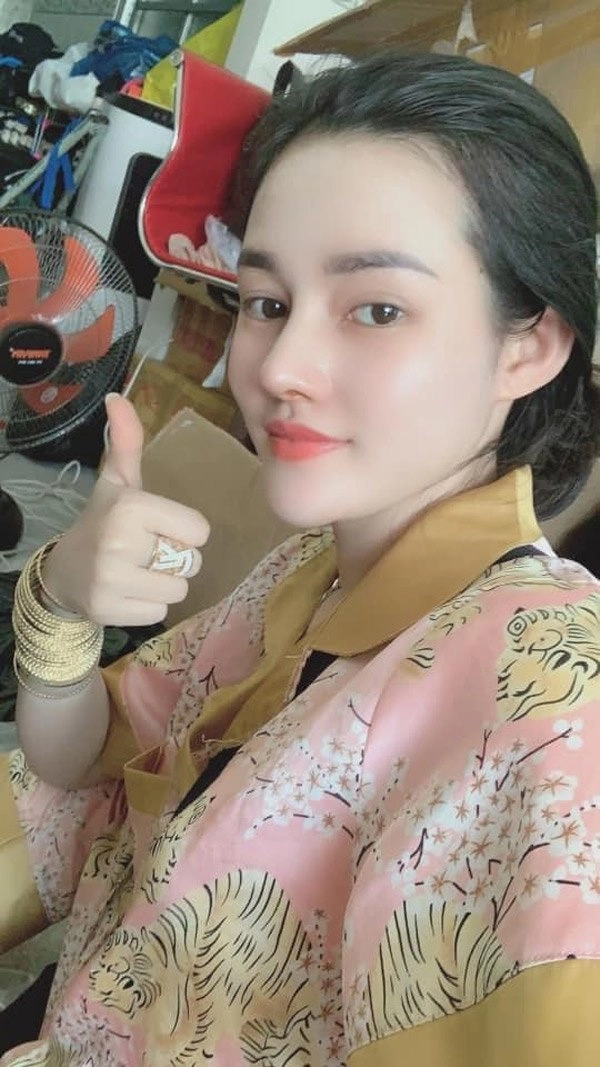 Nữ hoàng livestream việt nổi giận khi bị chê sửa mũi quá xấu - 13