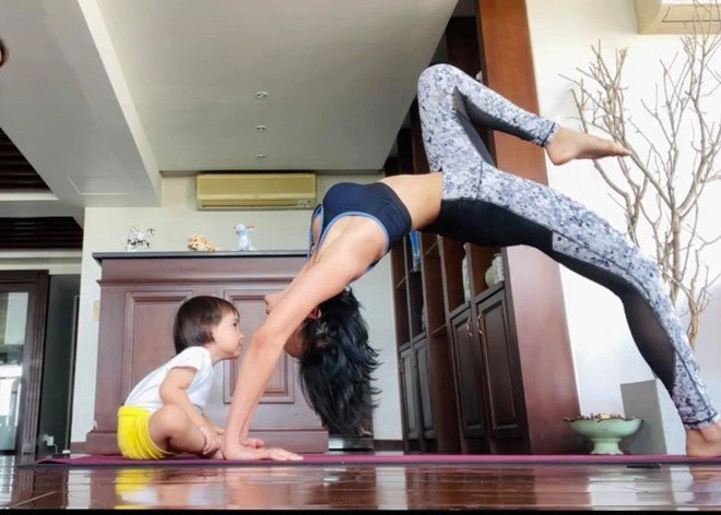 Ở trung tâm sài gòn con lai tây của mc phương mai sốt đùng đùng phải vào viện - 12