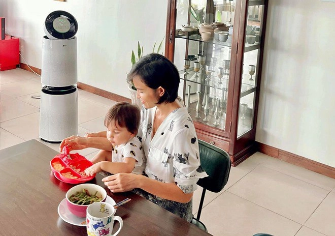 Ở trung tâm sài gòn con lai tây của mc phương mai sốt đùng đùng phải vào viện - 16
