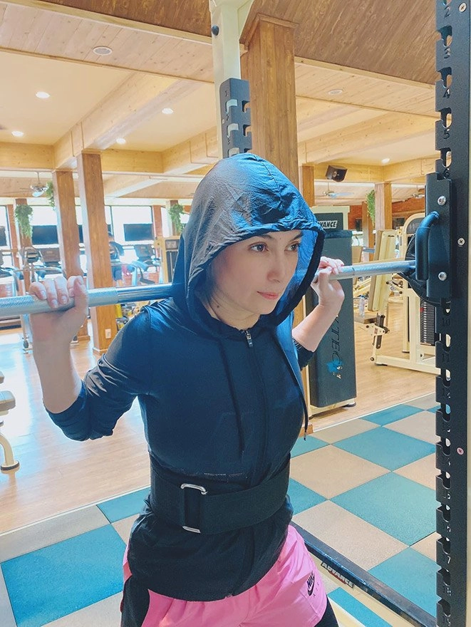 Phi nhung 48 tuổi vẫn miệt mài tập tành nặng đô tậu được vòng eo săn chắc đáng nể - 7