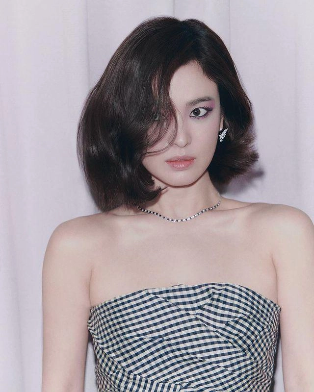 Song hye kyo chụp hình với trang sức tiền tỷ nào ngờ dung nhan át cả vàng bạc châu báu - 8