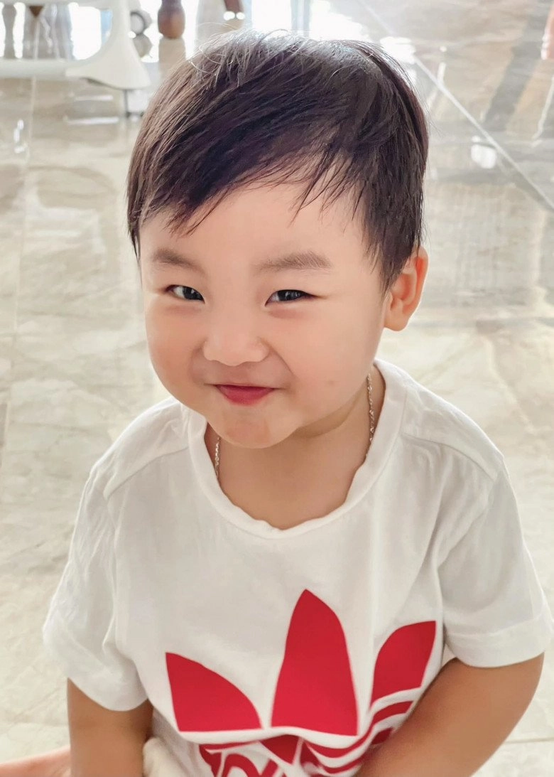Thiếu gia miền tây lên tiếng cảm ơn 2 người đàn ông giúp chăm sóc mẹ con hoà minzy - 6