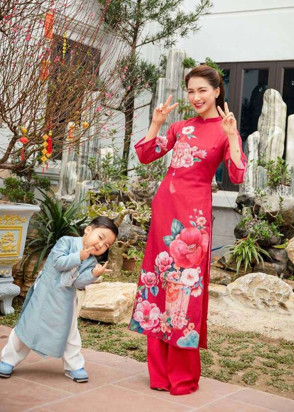 Thiếu gia miền tây lên tiếng cảm ơn 2 người đàn ông giúp chăm sóc mẹ con hoà minzy - 8