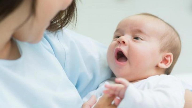 Trẻ sơ sinh bị nấc nhiều có sao không - 3