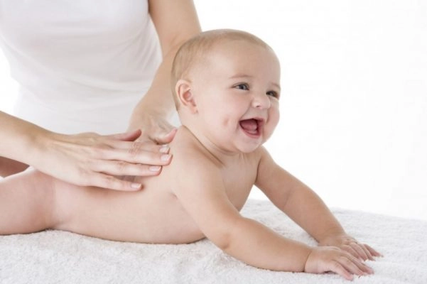 Trẻ sơ sinh bị nấc nhiều có sao không - 4