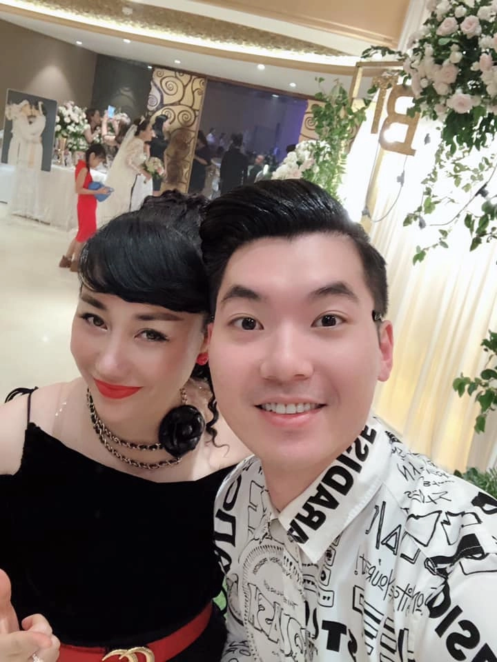 Trương nam thành lấy vợ đại gia hơn 15 tuổi giờ ở nhà chăm 2 con vợ đi làm - 1