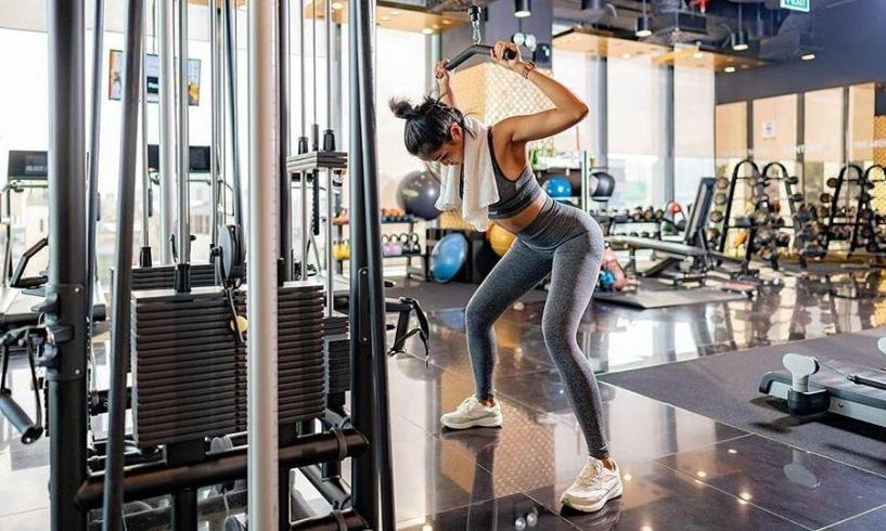 Xuất hiện đả nữ vbiz thần thái và body hơn ngô thanh vân bê 2 tấn gạo nhẹ tênh - 9