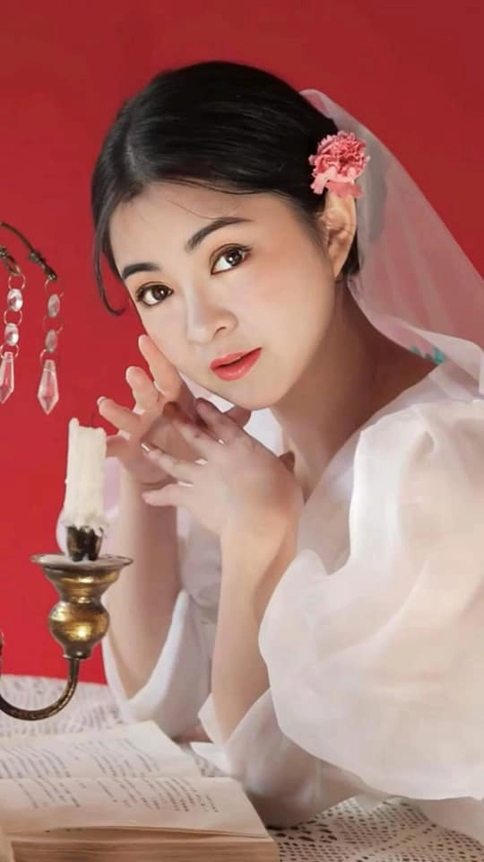 Bà phương hằng trang điểm đậm phản tác dụng càng nhẹ nhàng lại càng trẻ trung - 10