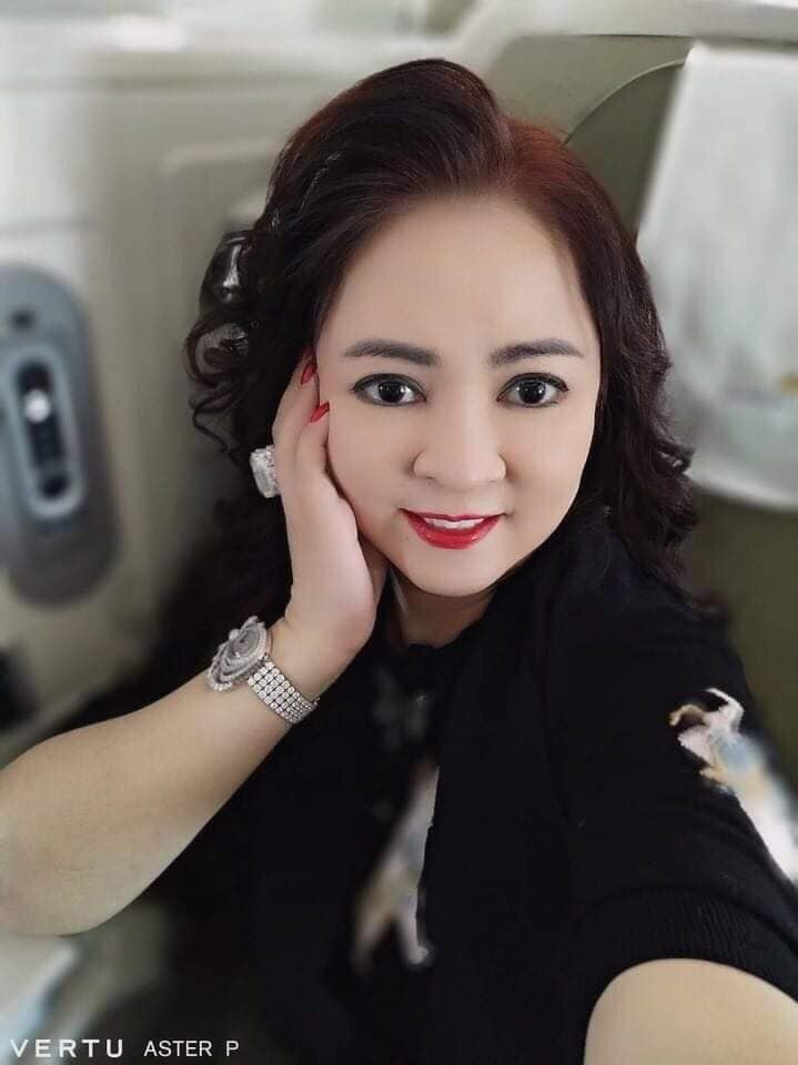 Bà phương hằng trang điểm đậm phản tác dụng càng nhẹ nhàng lại càng trẻ trung - 13