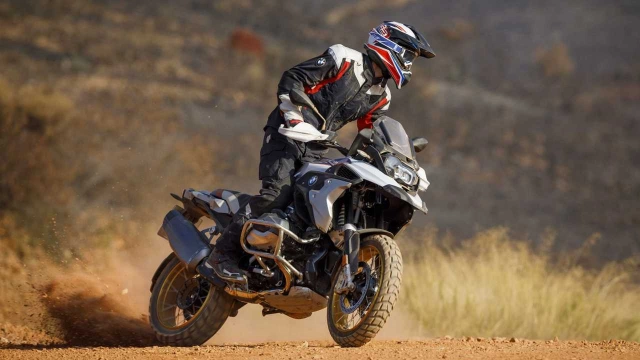 Bmw r1250gs và harley-davidson pan america trên bàn cân thông số - 3