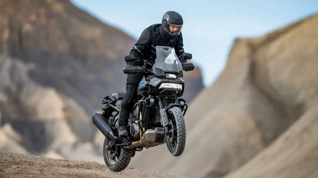 Bmw r1250gs và harley-davidson pan america trên bàn cân thông số - 4