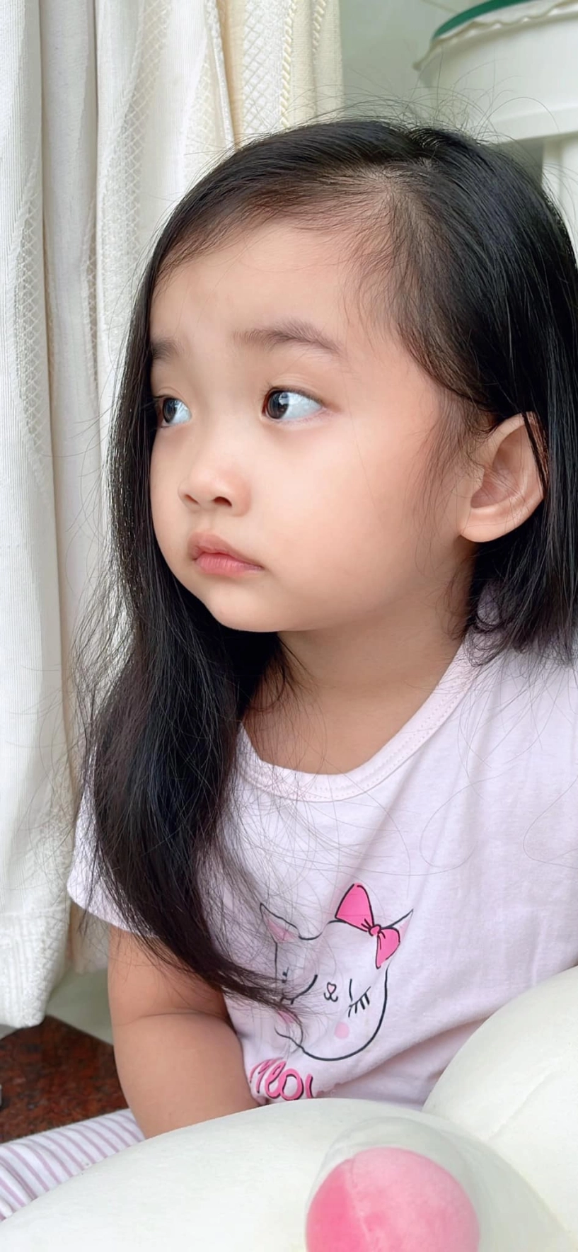 Con gái khánh thi phan hiển càng lớn càng xinh giống bố như đúc nhưng đôi mắt đẹp của mẹ - 4