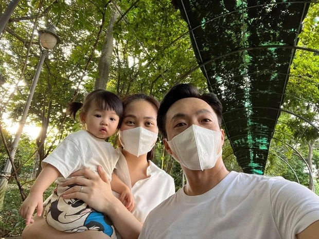 Đàm thu trang nóicon gái xinh điệu giống bố cường đôla vội vàng nhận ngay - 9