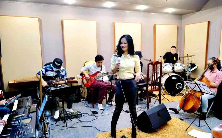 Diện lại món đồ từng là thảm họa hồng nhung giờ khoe được cả vóc dáng đáng nể - 1