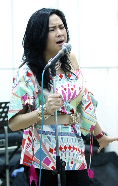 Diva thanh lam bị hoài nghi nhan sắc vì môi căng phồng mắt như nhấn mí - 4
