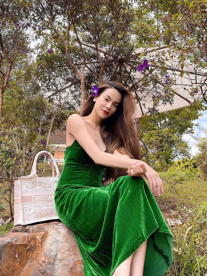 Hồ ngọc hà tăng thanh hà bị bắt gặp cảnh giản dị chăm con giữa phố một nách hai con - 2