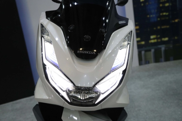 Honda pcx ehev - mẫu xe xăng lai điện lên ngôi trong thời buổi xăng tăng giá - 1