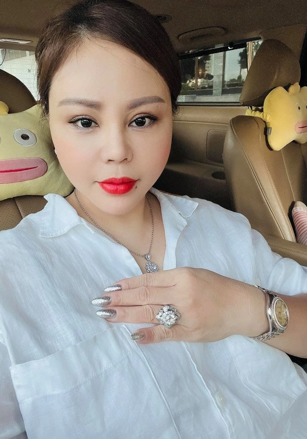 Không hổ danh nữ hoàng dao kéo lê giang mới sửa sau 4 ngày đã rạng ngời đi quay phim - 5