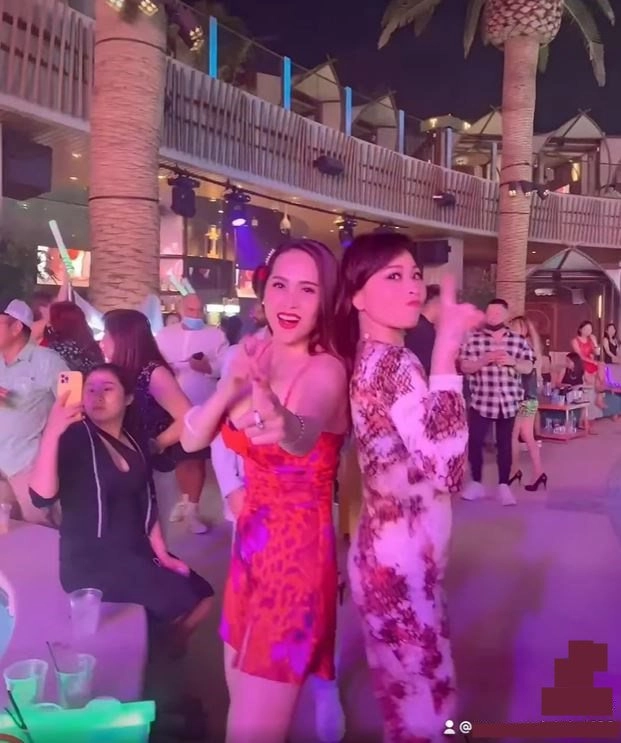 Làm mẹ đơn thân trên đất mỹ nữ dvu50 tự tin nhảygợi cảm ở bữa tiệc đông người - 4