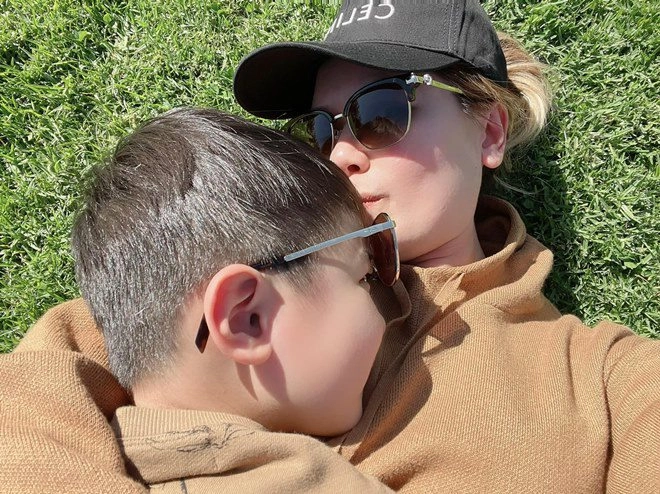 Làm mẹ đơn thân vợ cũ đan trường không đành lòng đi làm khi con ốm nằm nhà 1 mình - 12