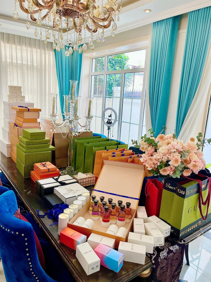 Nữ đại gia quận 7 sắm đồng hồ triệu đô đeo cho đẹp vài tháng sau chốt lời 3 tỷ - 1
