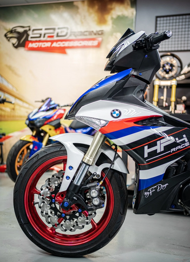 Phiên bản ex 150 độ được lai tạo giữa yamaha r1 và bmw s1000rr - 4